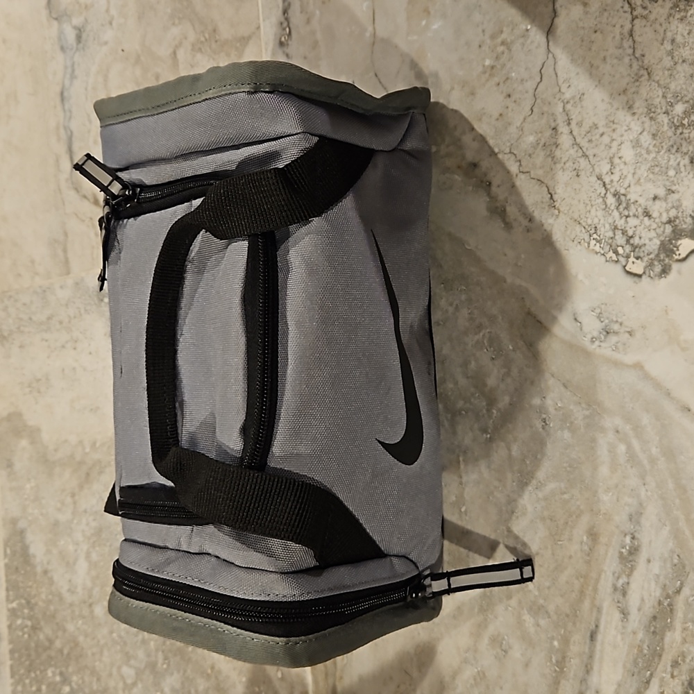 Nike lunchbox duffle bag